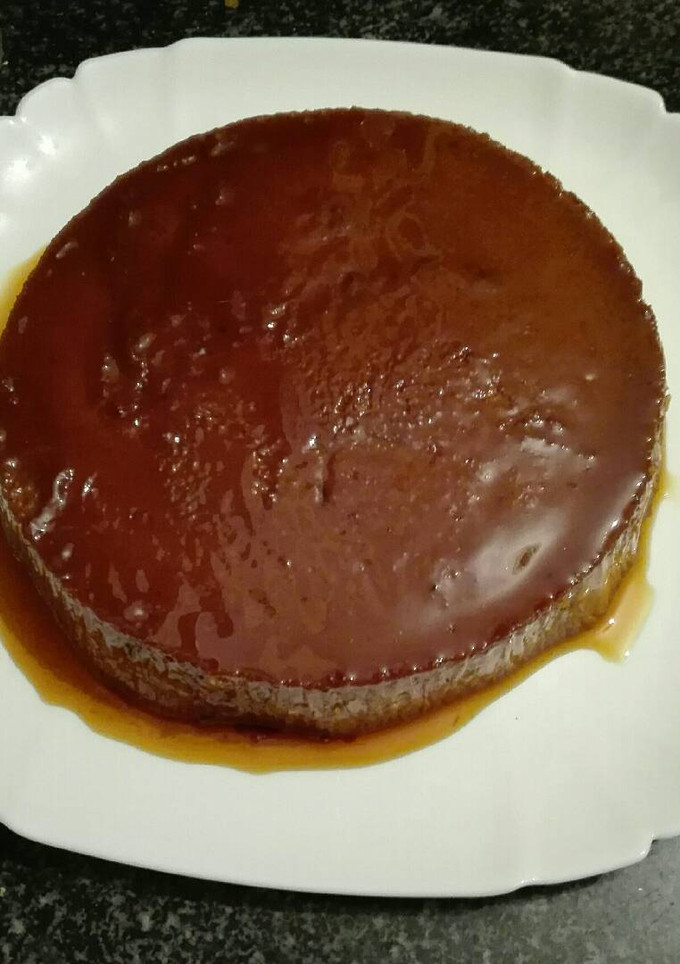 Una foto de flan de cafe y queso con toque de vainilla