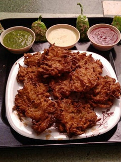 ઓનીયન પકોડા (Onion Pakoda Recipe In Gujarati) રેસીપી મુખ્ય ફોટો