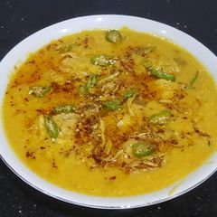 A picture of Mong daal with chicken.