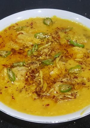 A picture of Mong daal with chicken.