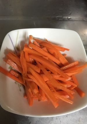 【無糖】日式涼拌紅蘿蔔絲 的食譜成品照片