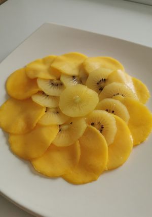 Une photo de Fleur de carpaccio mangue, kiwi gold