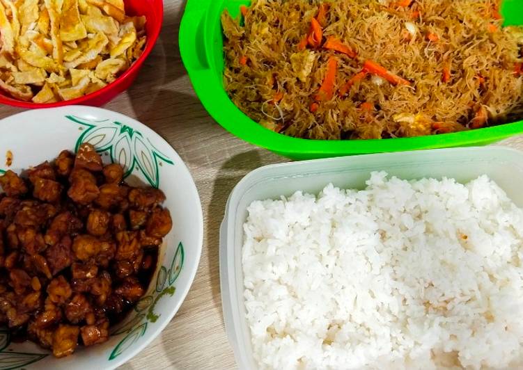 Nasi Uduk Komplit Sederhana