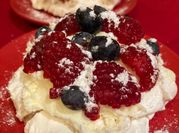 Una foto de pavlova o merengue