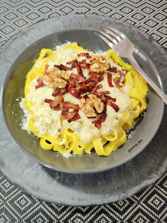 Una foto de Tagliatelle con salsa de ricota y castañas