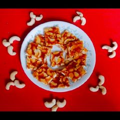 A picture of Cashew chikki.
