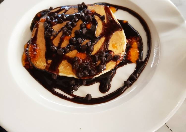 Step-by-Step Guide to Make Perfect Banana pancakes with chocolate sauce