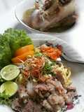 Mie kocok skengkel (tulang sapi)