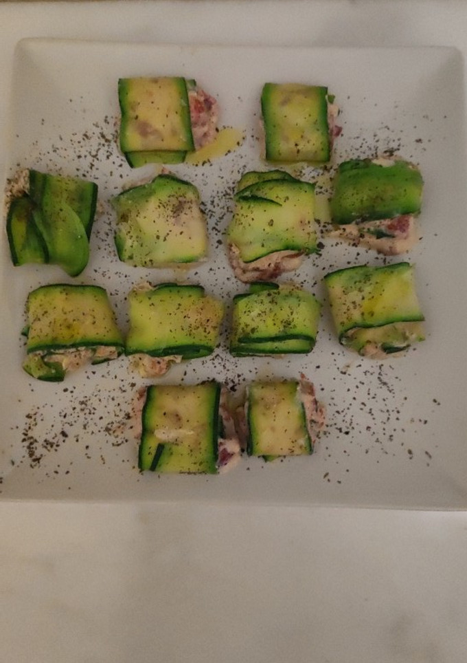 Una foto de Rollitos de calabacines rellenos