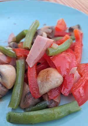 Une photo de Poêlée de légumes au cervelas