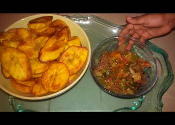 Easiest Way to Make Appetizing Fried plantain served with  titus fish and vegetable sauce