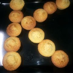A picture of Simple vanilla cupcakes.