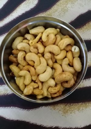 ખારા કાજુ (નમકીન) રેસીપી મુખ્ય ફોટો