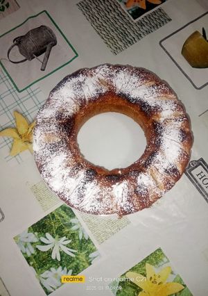 A picture of Ring Cake with Apples, Raisins, and Dark Chocolate.