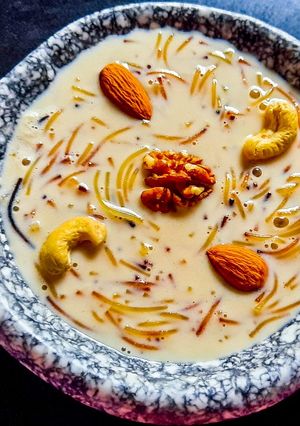 A picture of मीठी सेवइयां की खीर (Meethi seviyan ki kheer recipe in hindi).