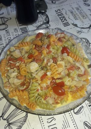 Una foto de Fideos con crema y pollo RIQUÍSIMO no se van a arrepentir