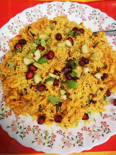 ચટપટી ભેળ (Chatpati Bhel Recipe In Gujarati) રેસીપી મુખ્ય ફોટો