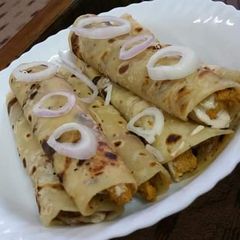 A picture of Chicken roll paratha.