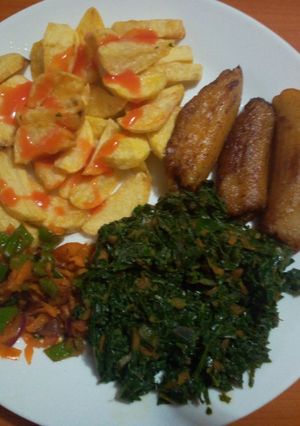 A picture of Deep fried ripe bananas, chips & veges.
