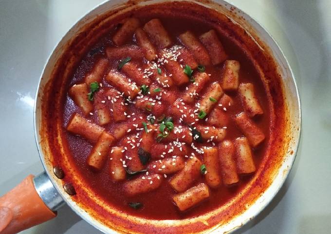 Cara membuat Tteokbokki (떡볶이) Cara membuat Tteokbokki (떡볶이)