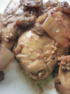 Una foto de Pechugas al teriyaki y arroz
