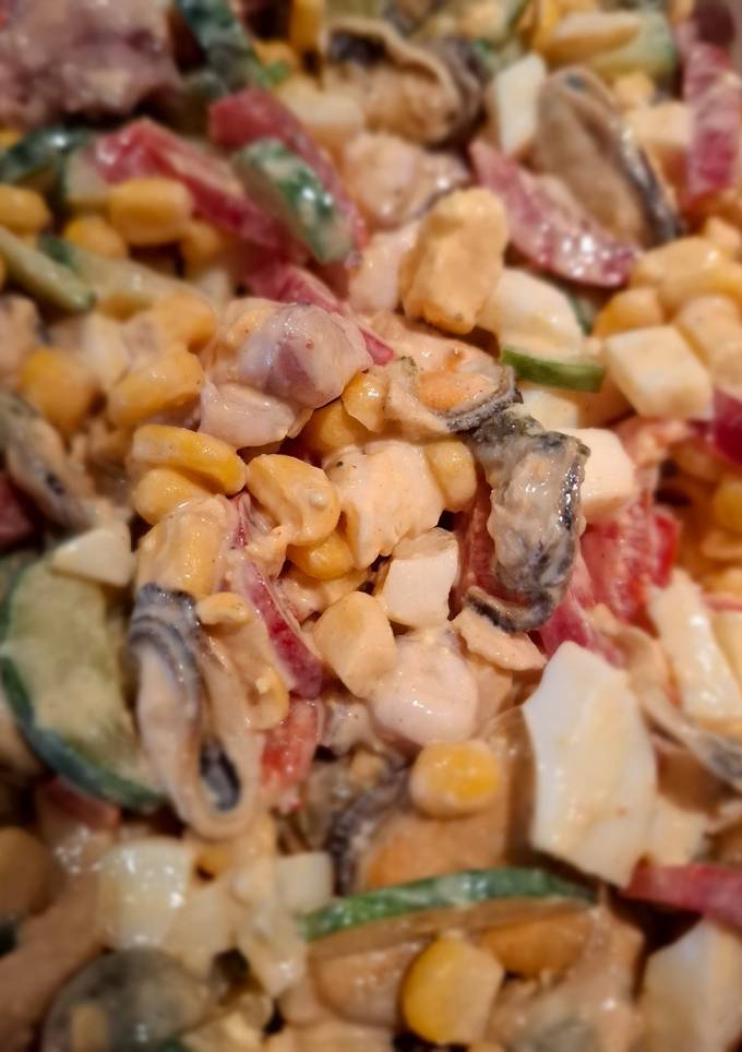 Салат з морепродуктами, кукурудзою та болгарським перцем😋