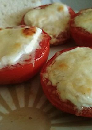Sajtos paradicsom recept fotója