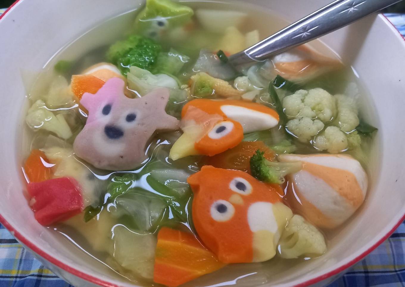 Sup Sayur dengan Bakso Lucu-Lucu Jasmine