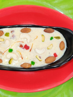 A picture of Sheer khurma.