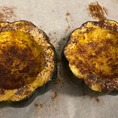 A picture of Roasted Acorn Squash.