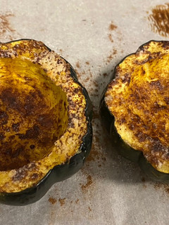 A picture of Roasted Acorn Squash.