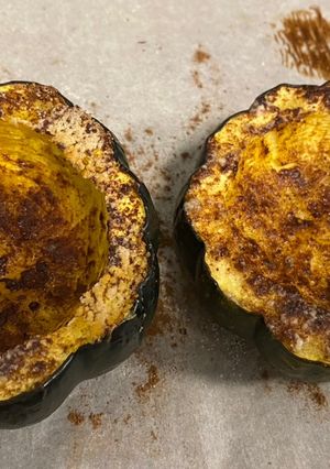 A picture of Roasted Acorn Squash.