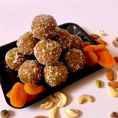 A picture of Apricot Dry Fruit Energy Balls.