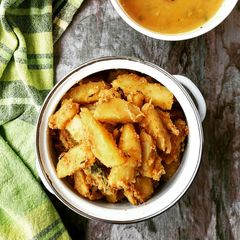 A picture of Aloo posto.