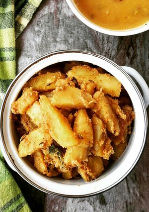 A picture of Aloo posto.