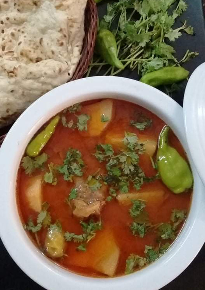 A picture of Aloo Gosht.