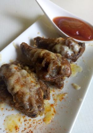 A picture of Garlic Parmesan wings.