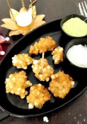 उपवासाची कुरकुरीत साबुदाणा भजी (Sabudana Bhajji Recipe In Marathi) रेसिपी चे मुख्य फोटो 