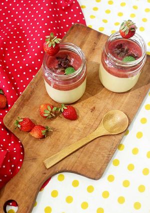 Foto resep Panna Cotta dengan Saus Stroberi dan Jamur Kuping