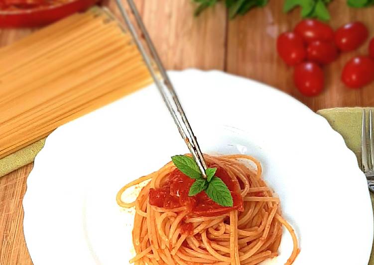 Simple Way to Prepare Ultimate Spaghetti al filetto di datterini e menta
