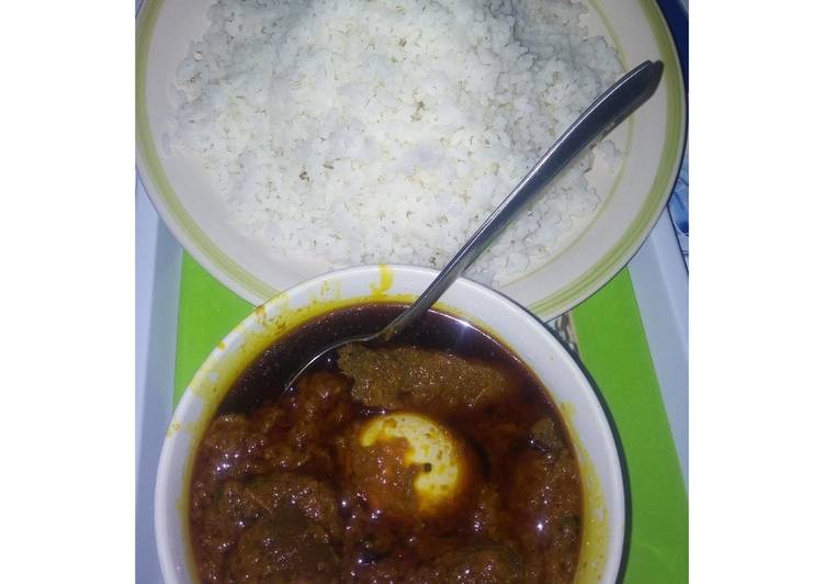 Palm oil stew with rice