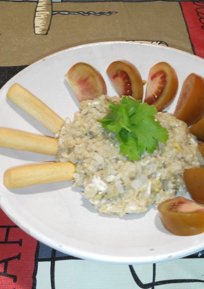 Una foto de Revuelto de arroz con anchoas y plátano