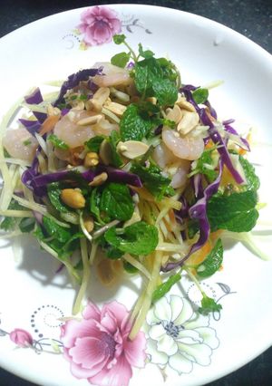 Hình của món Gỏi đu đủ tôm nõn.