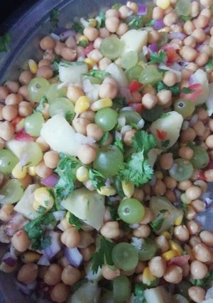 A picture of Fruit Chana Chat.