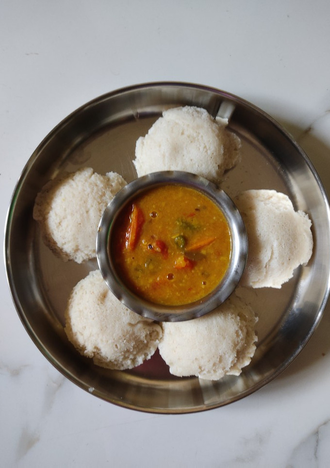 காம்போ இட்லி, சாம்பார், சட்னி செய்முறை முக்கிய புகைப்படம்