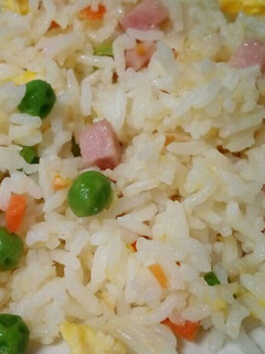 Una foto de Arroz con tres delicias