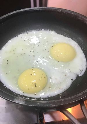 A picture of Sunny side up eggs.