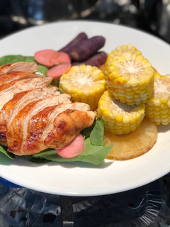 Hình của món Ức gà áp chảo với lá hương thảo-Cast iron -Eatclean.