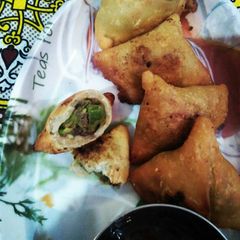 A picture of Mini Matar samosa with tangy sonth.