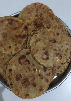 મીઠાં થેપલા (Sweet Thepla Recipe In Gujarati) રેસીપી મુખ્ય ફોટો